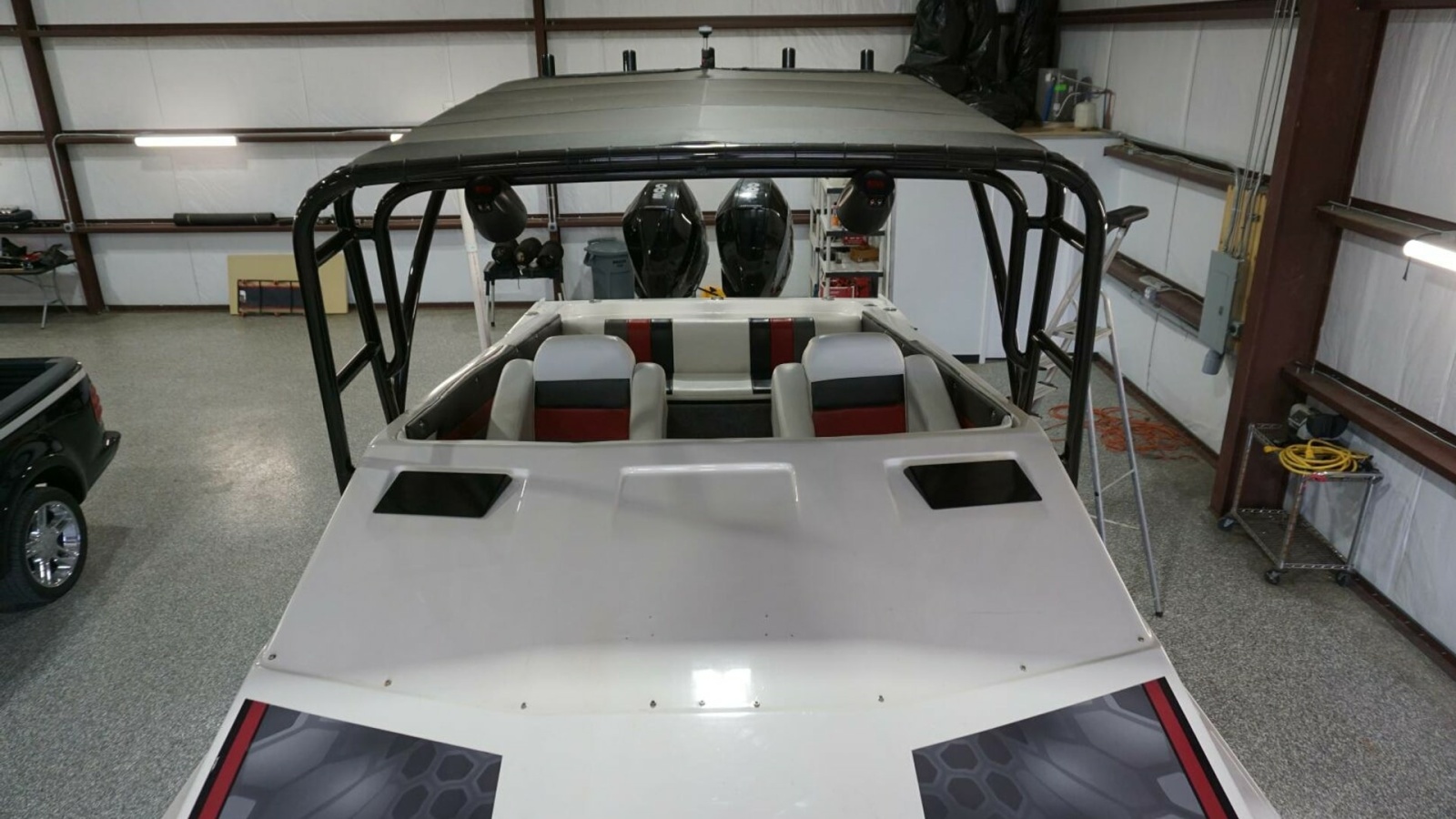 32' 1998 Active Thunder 32 CC