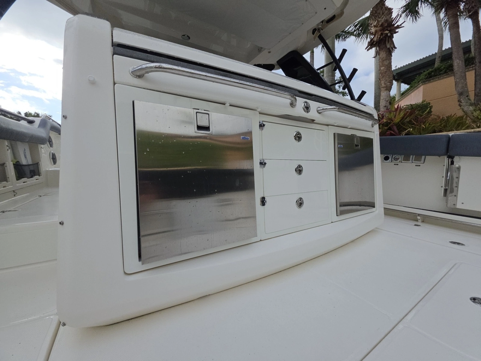 2021 Boston Whaler 420 Outrage BFT-Profile