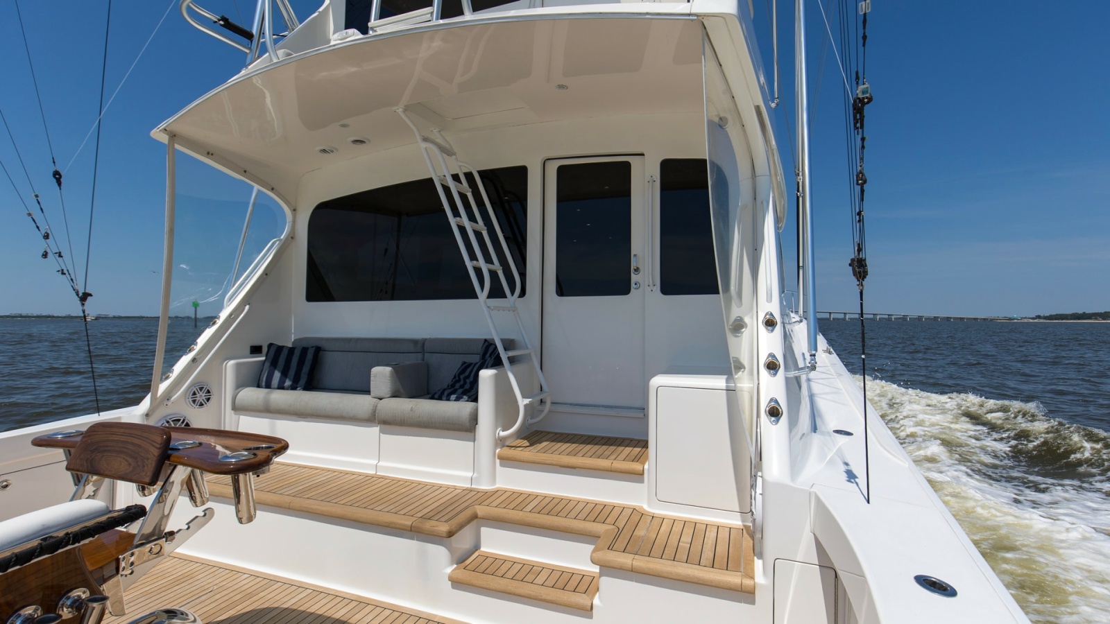 2007 64 Viking Enclosed Bridge Reel Blues Cockpit (2)