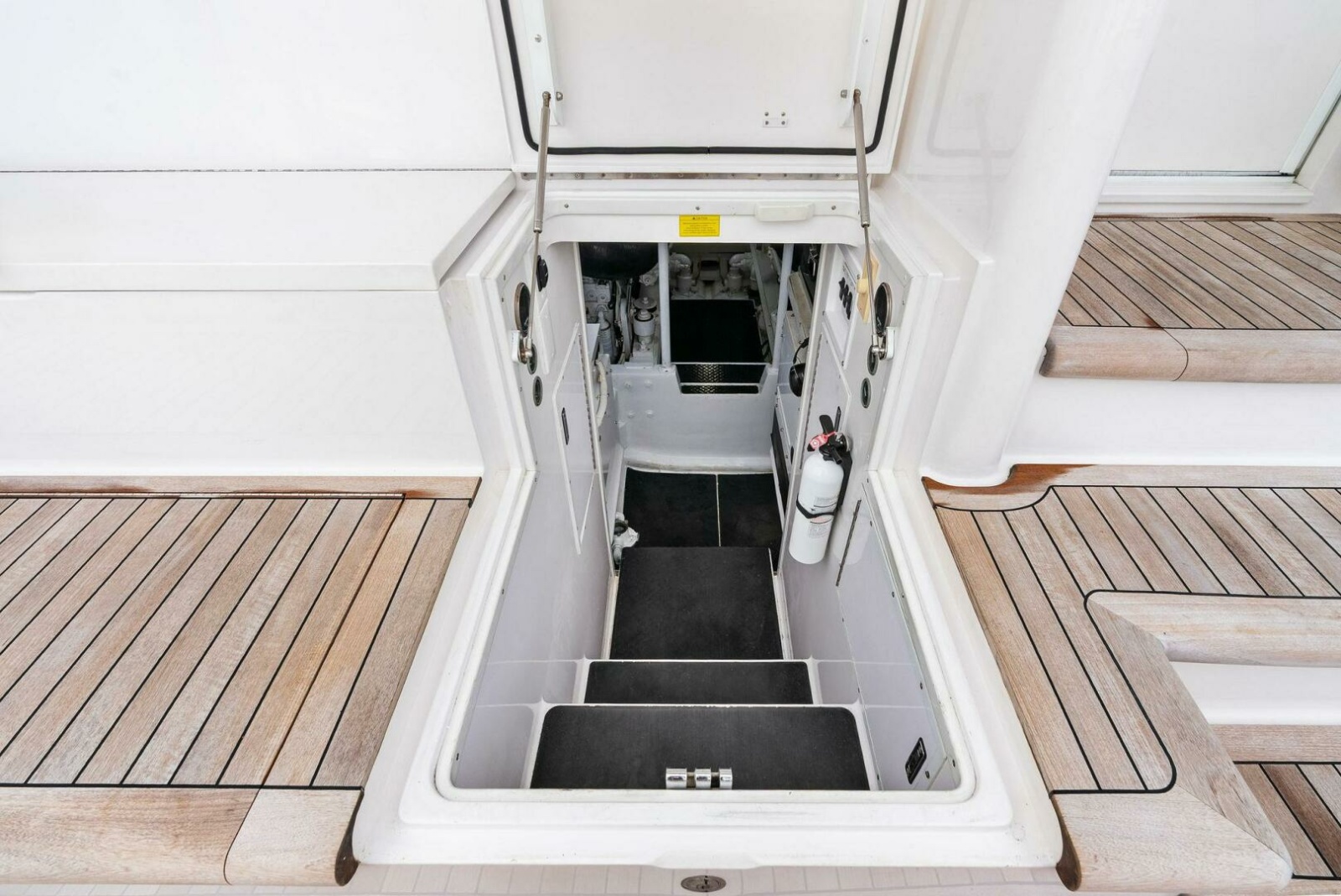 61' 2006 Viking 61 Convertible