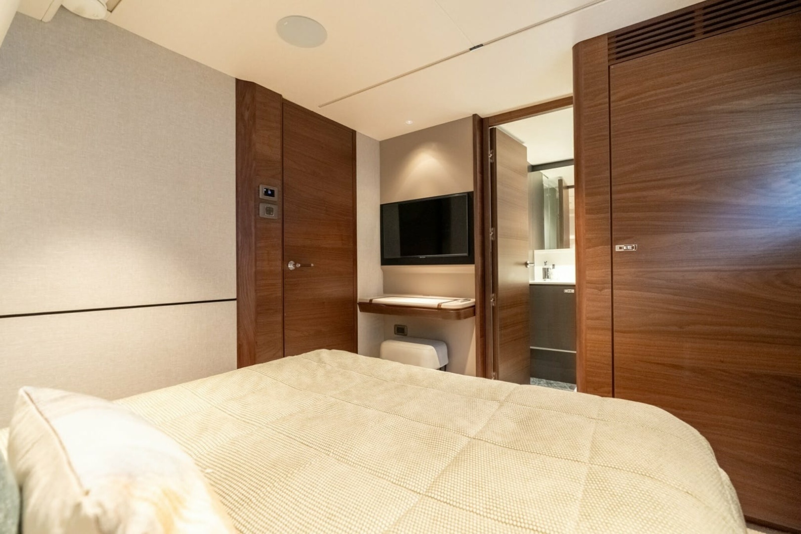 Princess 80 LANIKAI - Starboard Guest Suite