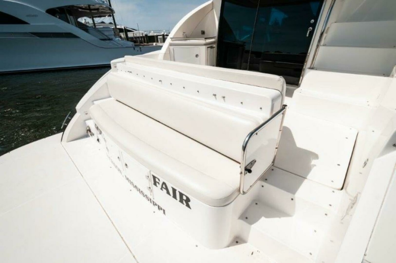47' 2006 Cruisers Yachts 477 Sport Sedan
