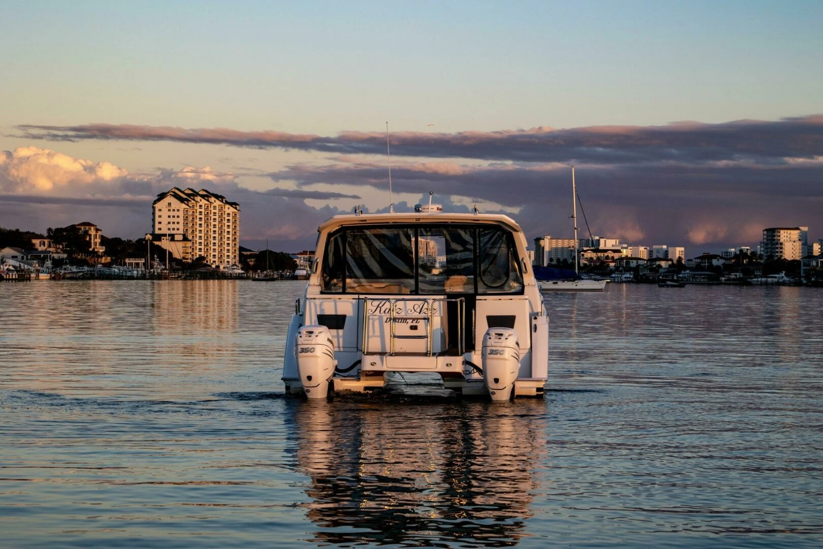 2018 36 Aquila 36 Power Cat Katz Azz Stern