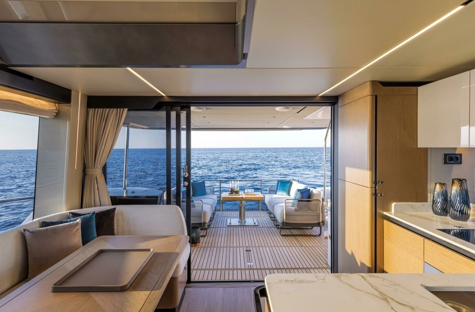 2027 60 Absolute Flybridge - Salon