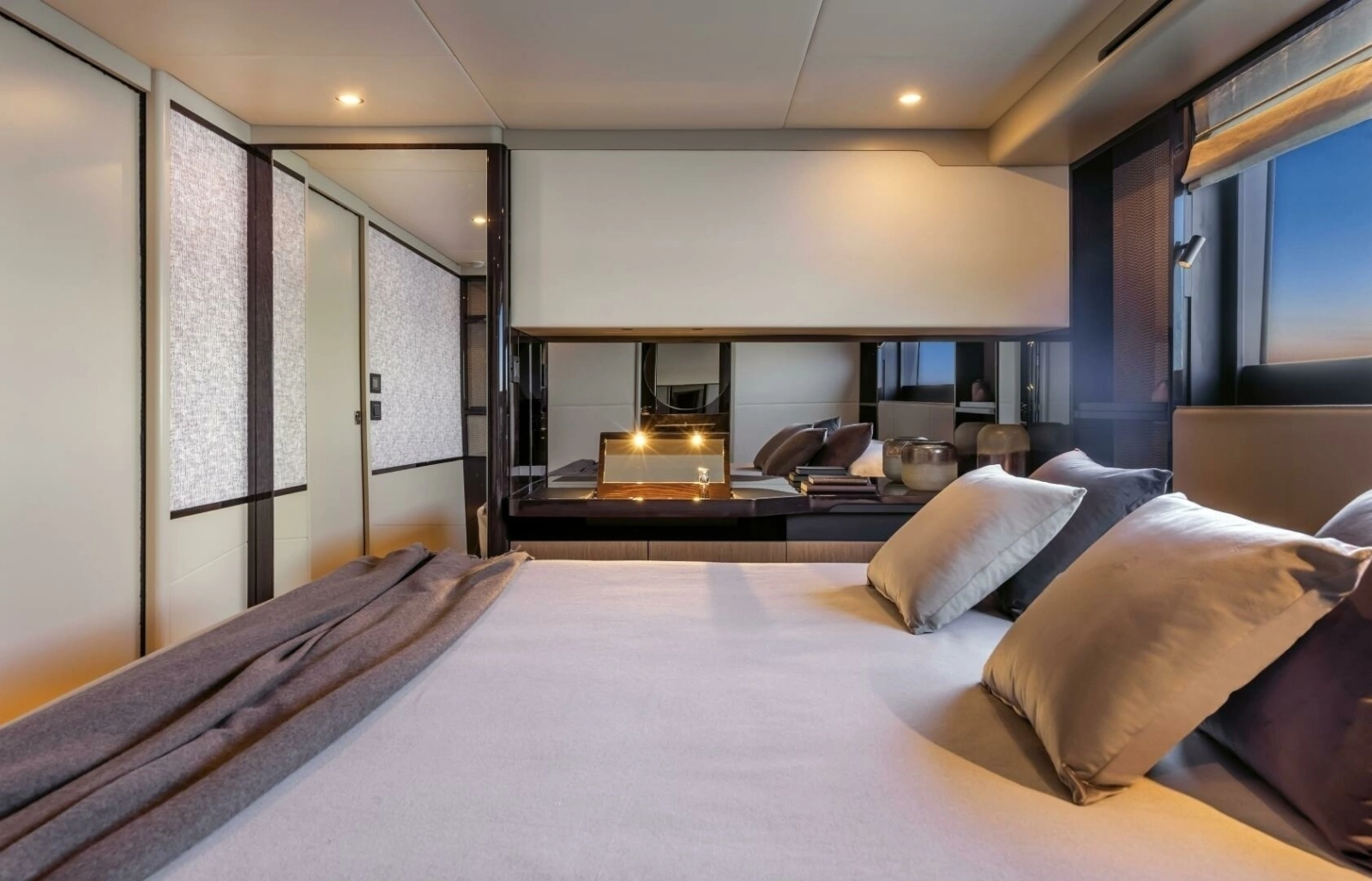 2027 60 Absolute Flybridge - VIP Stateroom