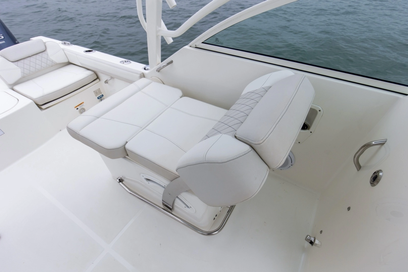 2024 World Cat 230 DC Helm (4)