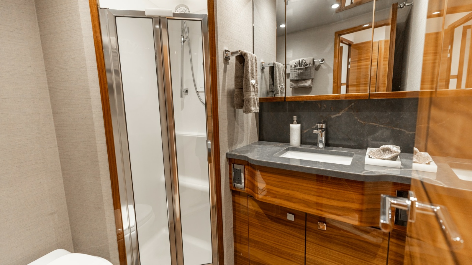 Elegant En-Suite Bathroom