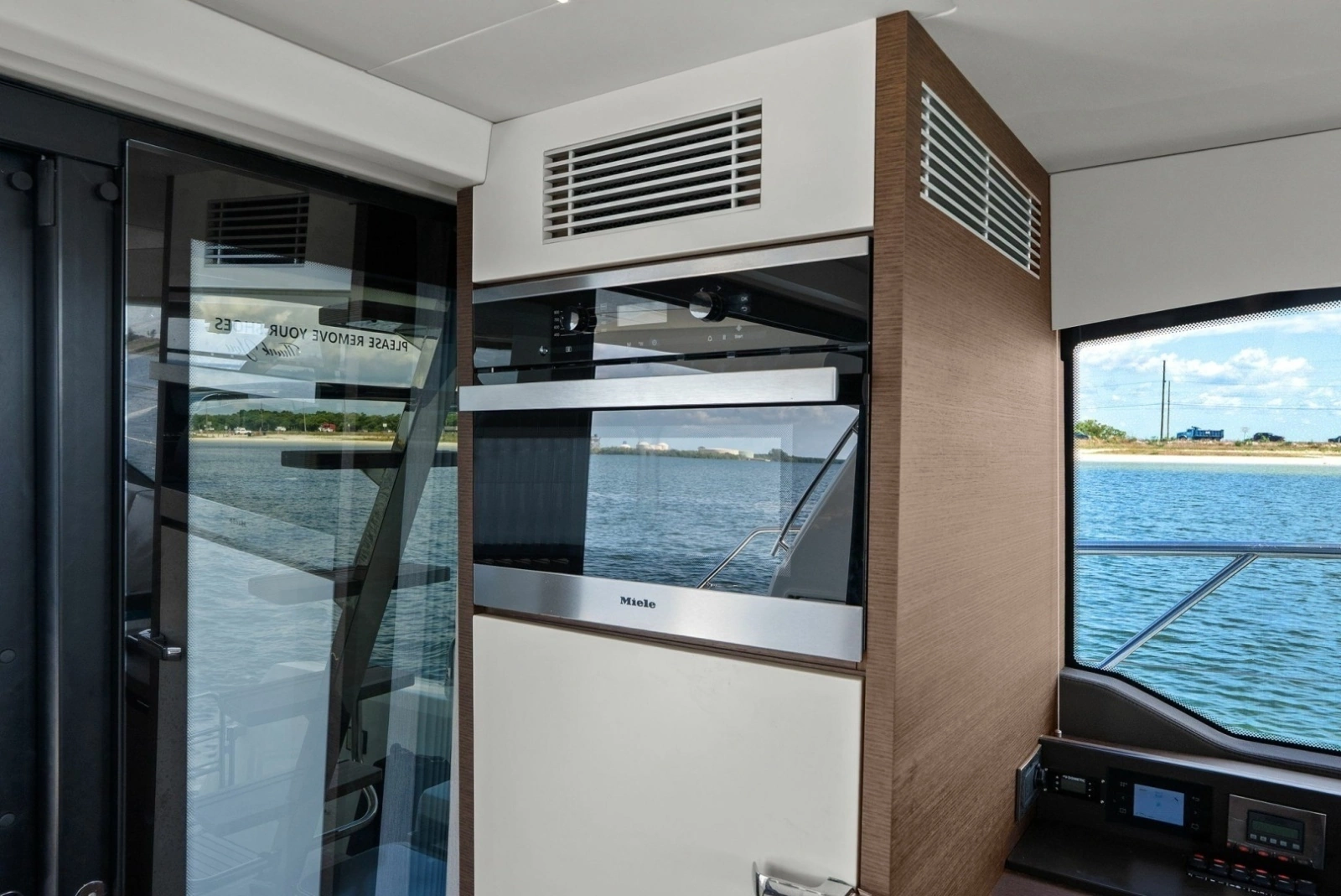 2020 Prestige 460 Flybridge