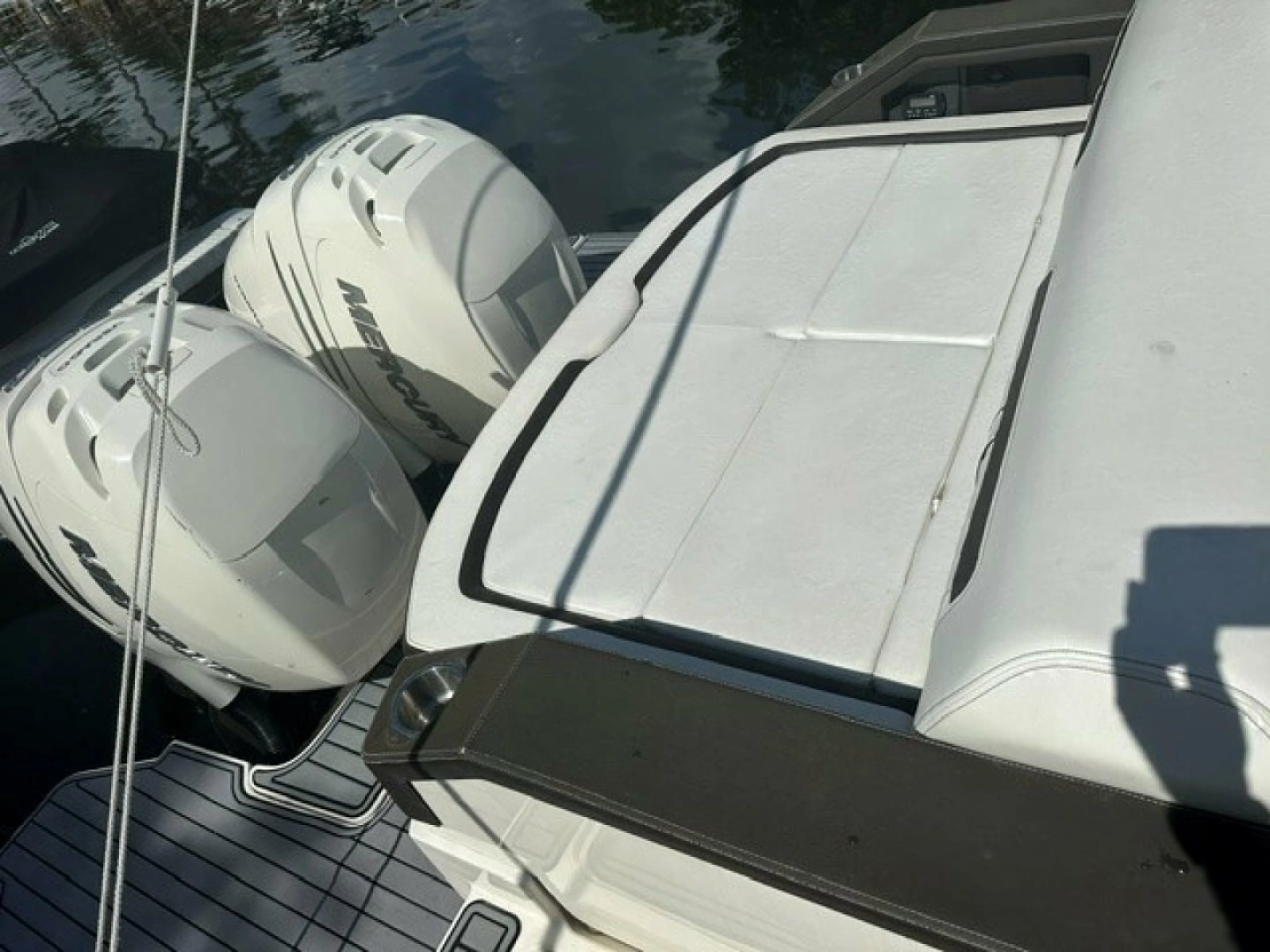 2018 Sea Ray SLX 310 - Sales Therapy