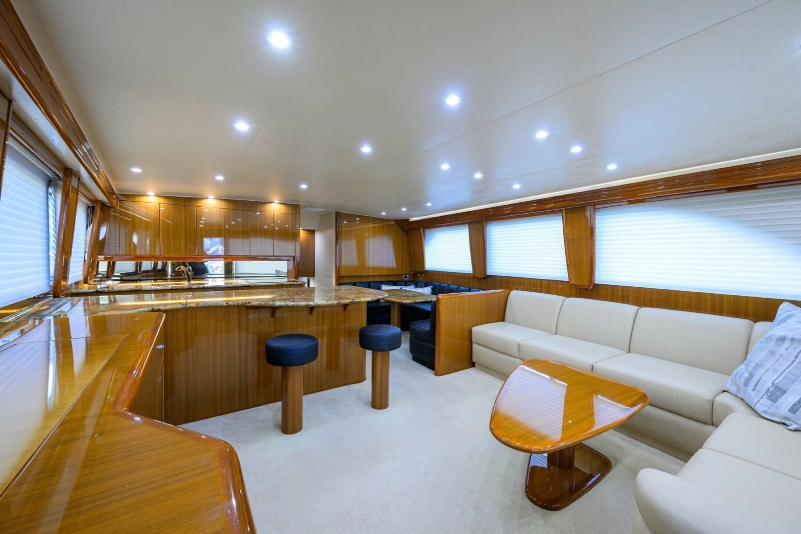Viking 68 - BLOWFISH3 - Salon