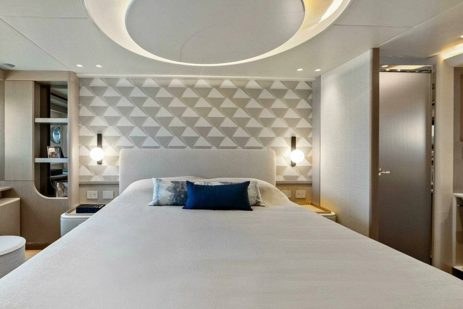 2026 Absolute 70 Navetta - Stateroom 