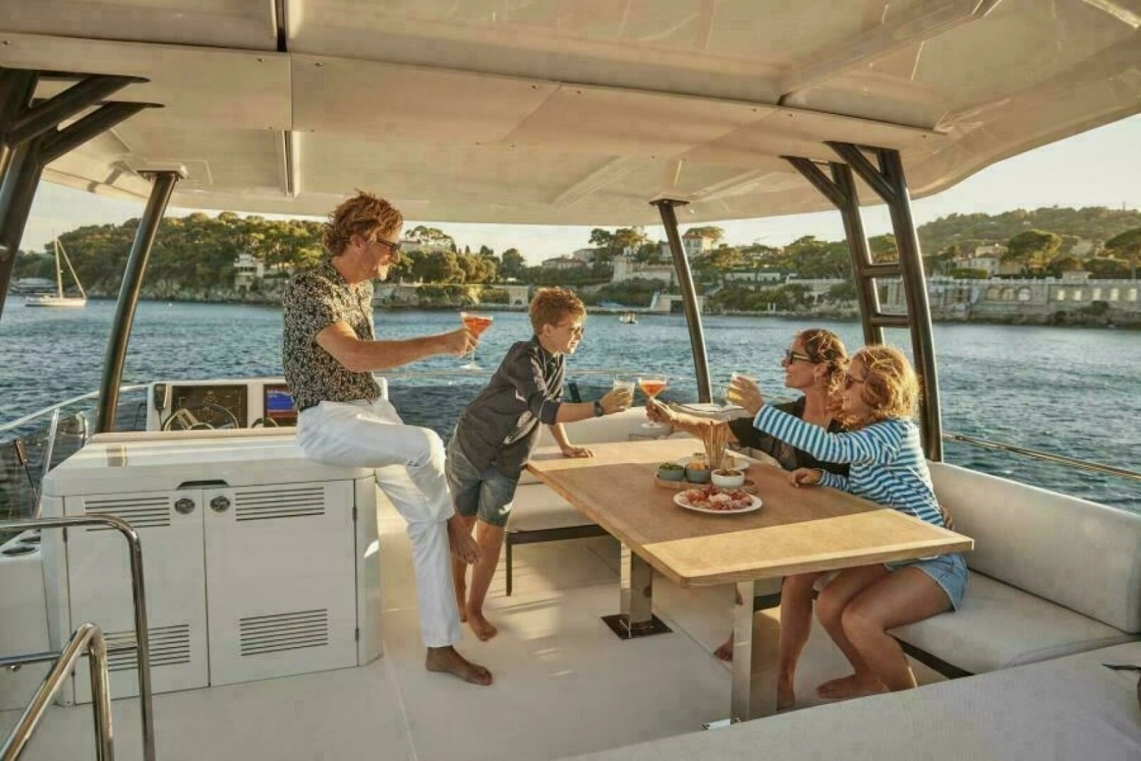 Prestige M48 Aft Dining