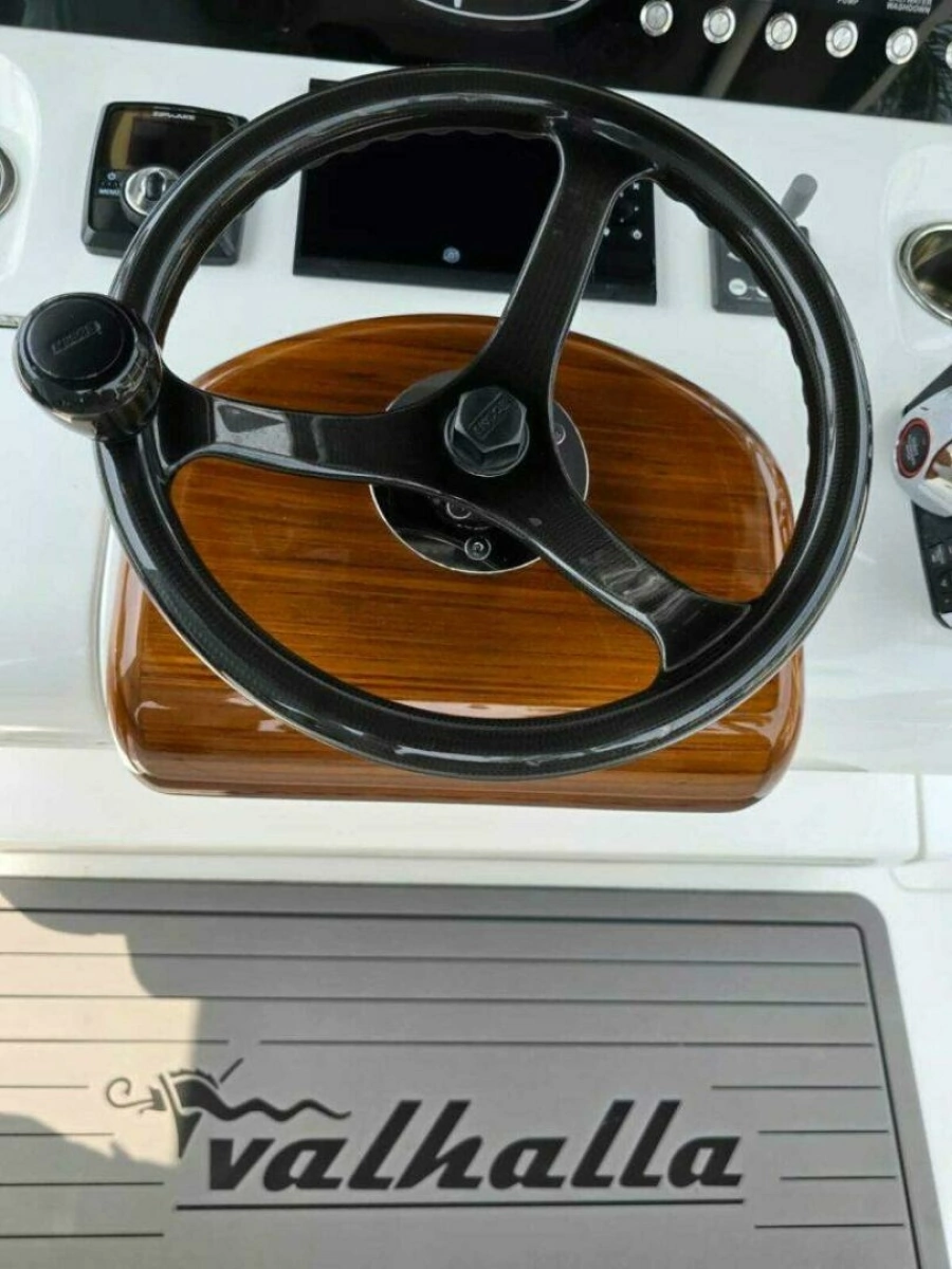 Valhalla 33 JUST ONE MORE - Exterior Helm