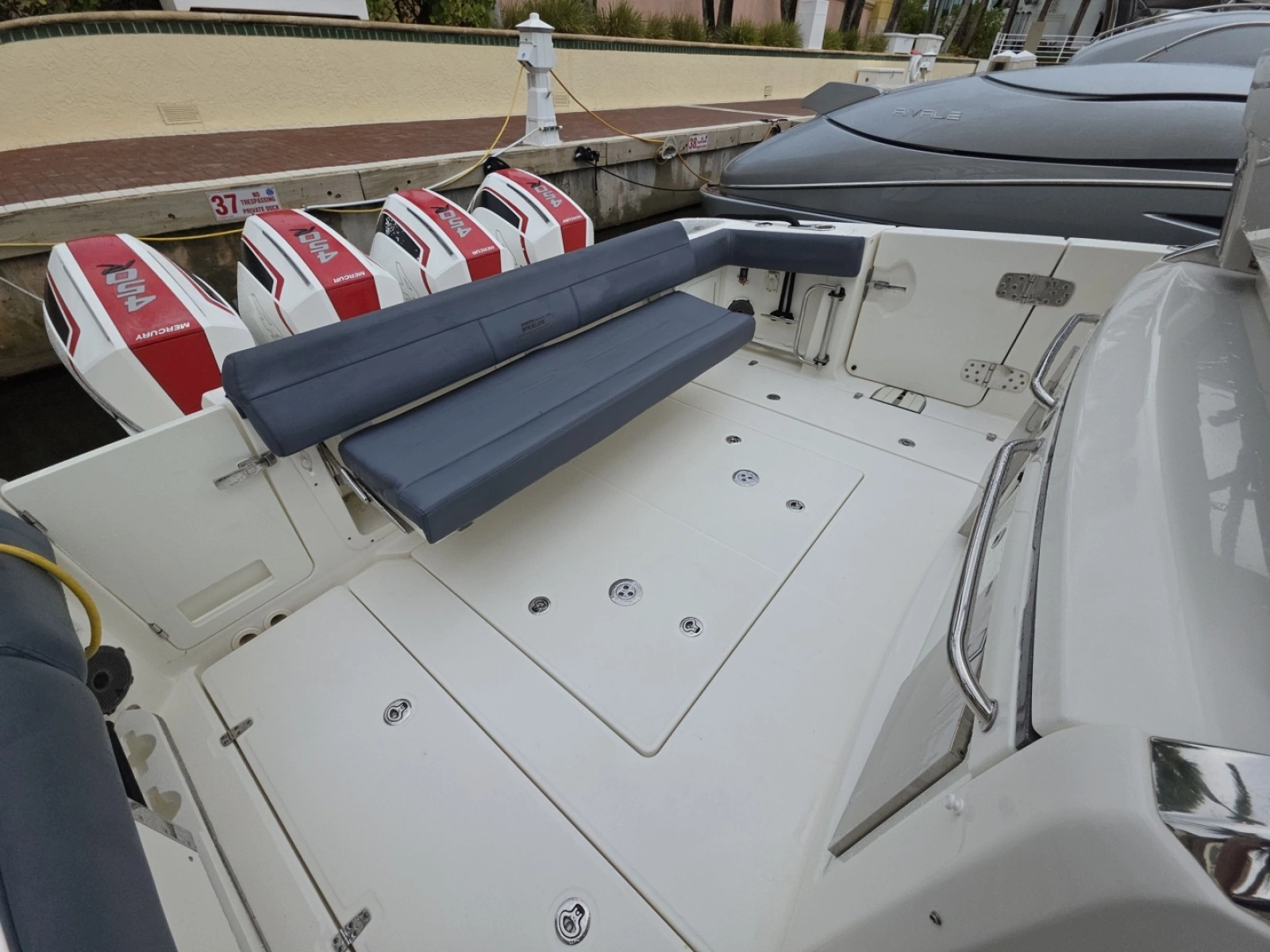 2021 Boston Whaler 420 Outrage BFT-Profile