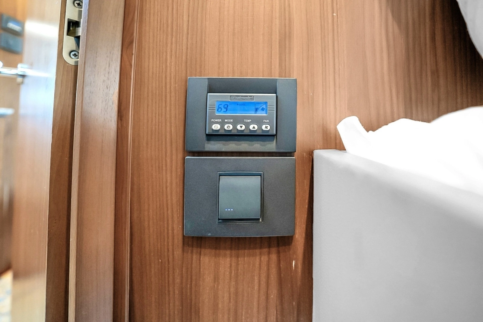 2016 Princess V58-HAPPY HOUR- Guest Stateroom