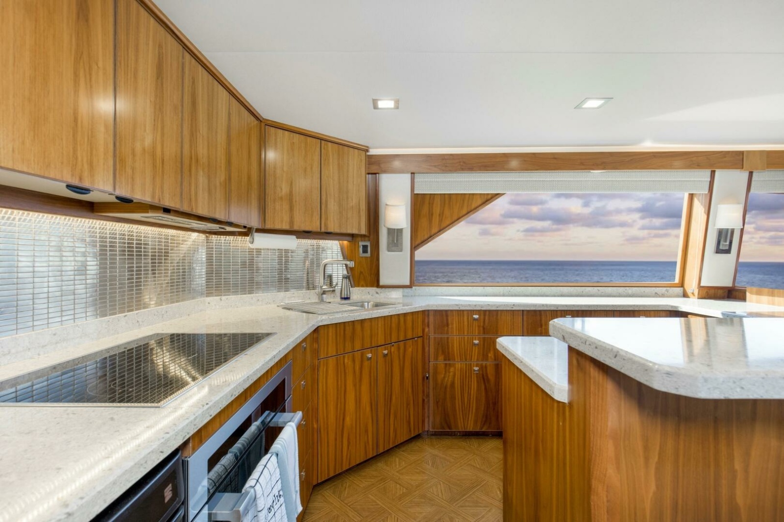 92' 2016 Viking 92 Enclosed Bridge
