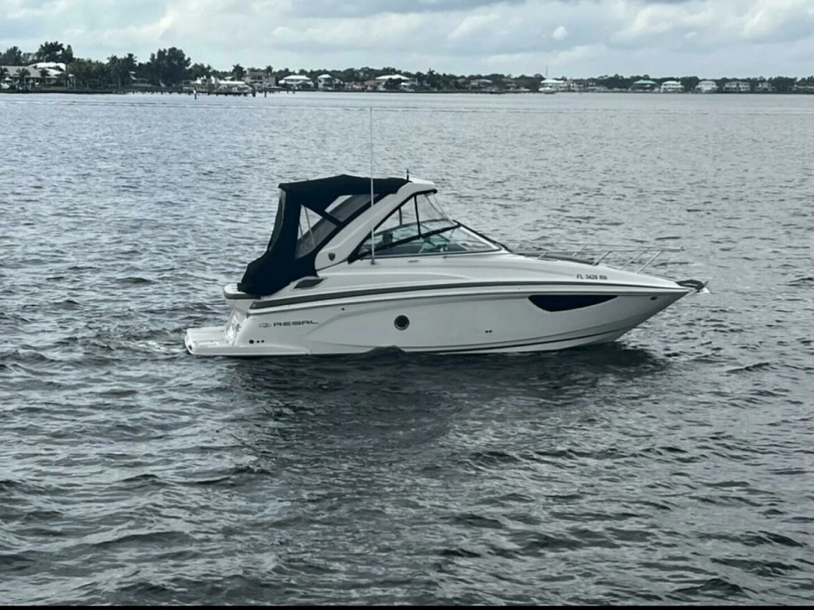 Regal 28 Express-Profile