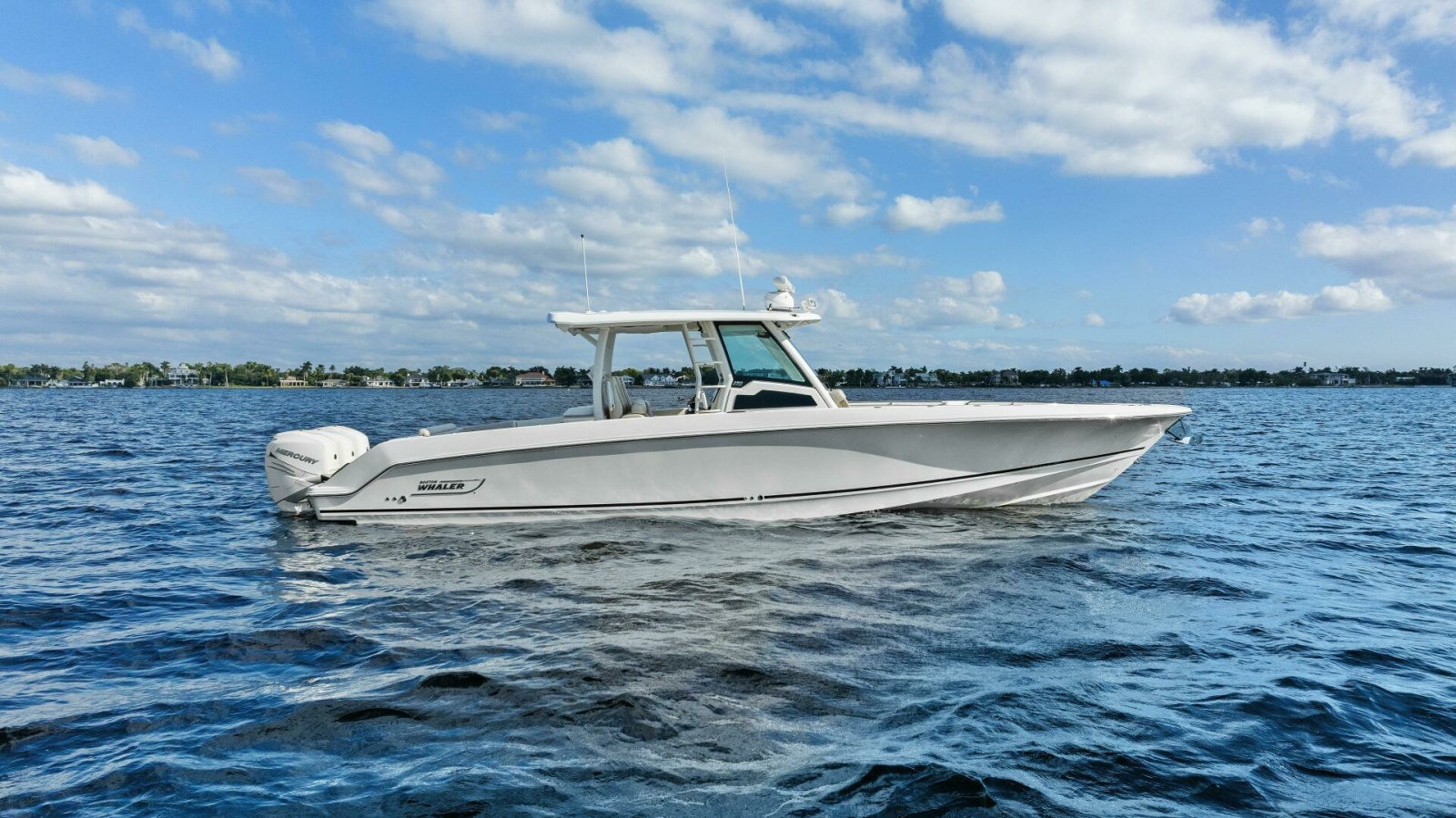 38' 2019 Boston Whaler 380 Outrage