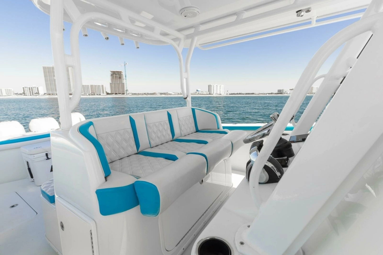 2017 42 Yellowfin Offshore Fins Up Helm Seating