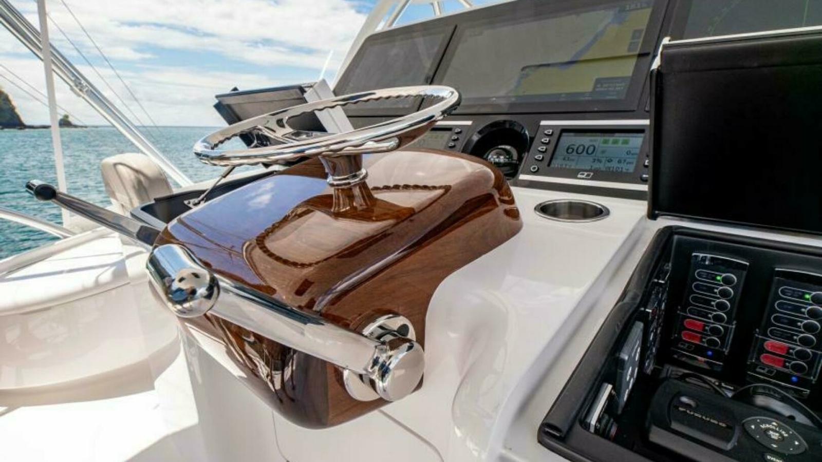 Flybridge Helm Station