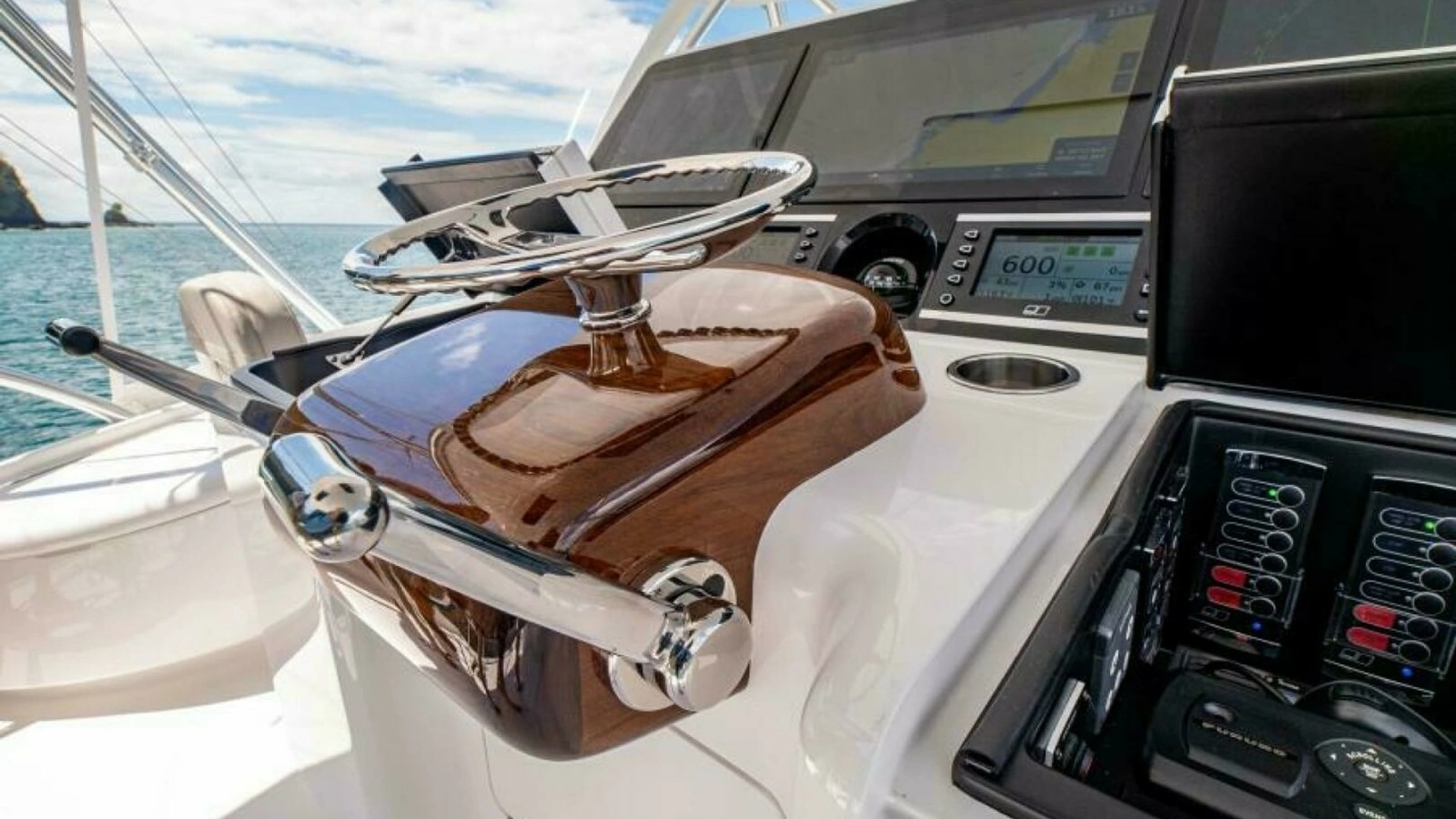 Flybridge Helm Station