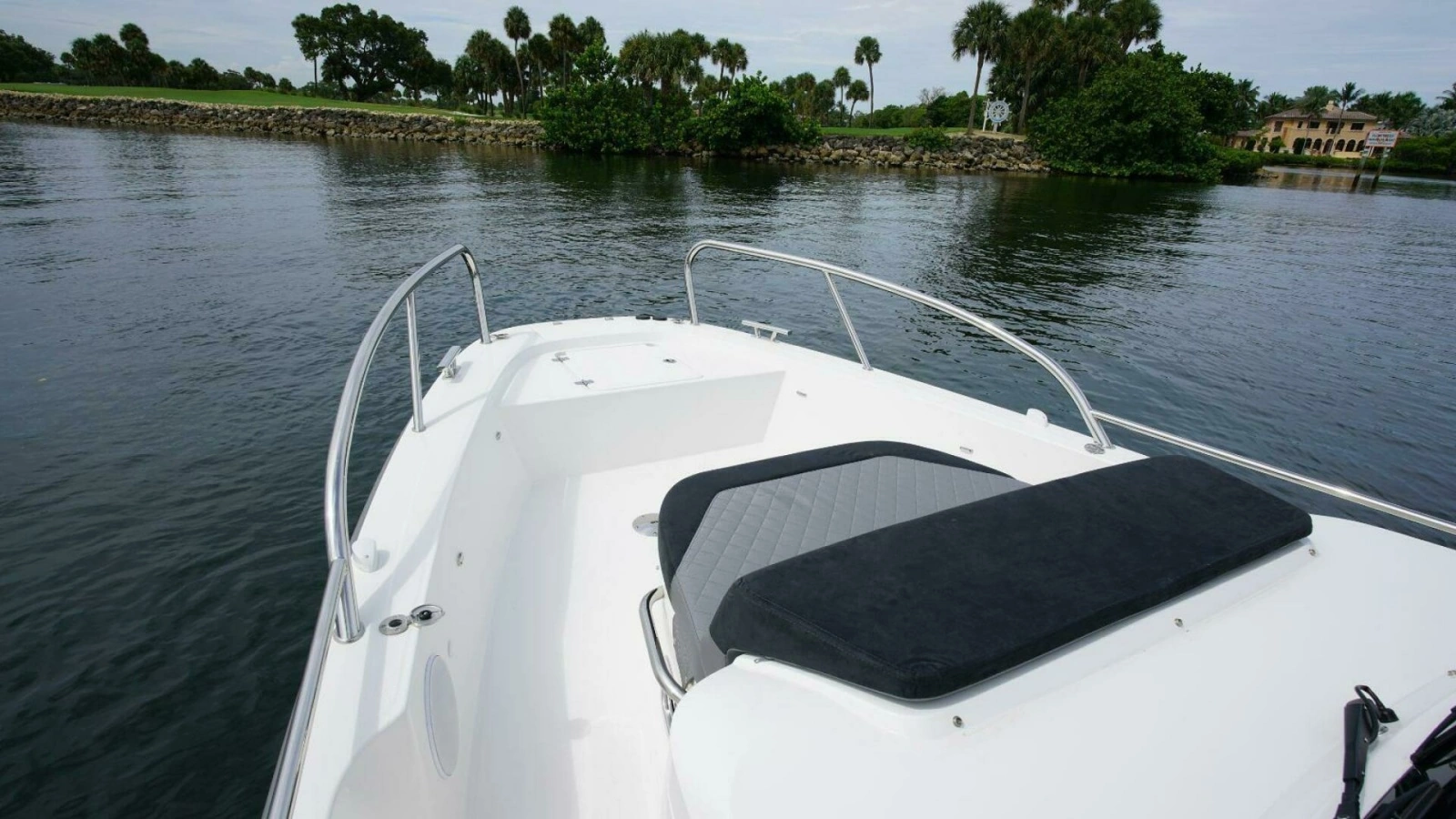 Nimbus TEnder 9 Forward Seating
