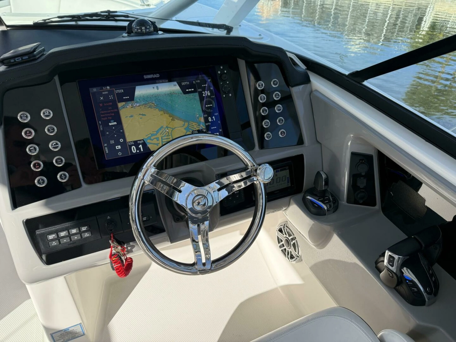 2021 Robalo R317 photo 18