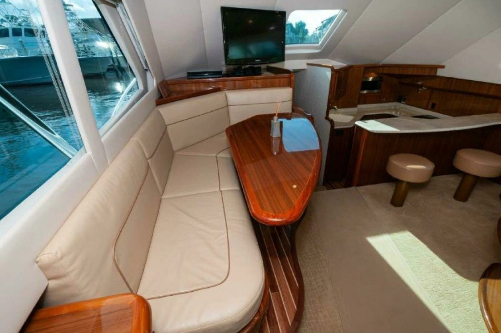 2012 Viking 42 Convertible photo 10