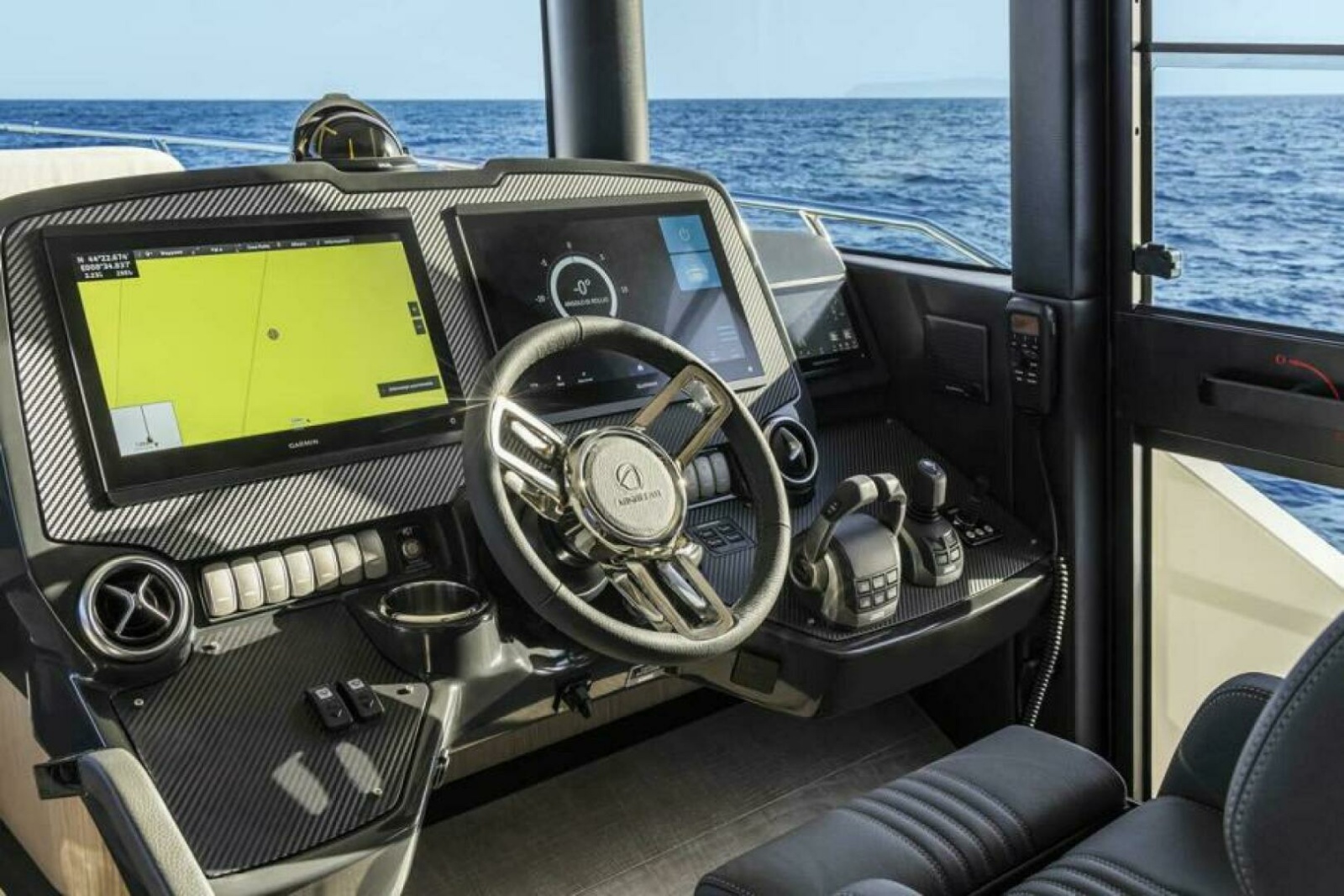 2025 Absolute Navetta 53 - Helm