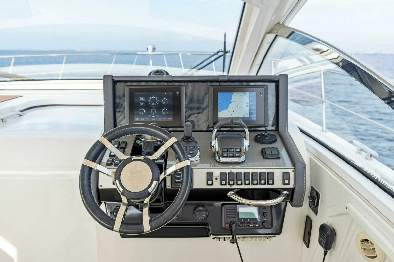 2015 Cruisers 390 EC 'Blue Runner'