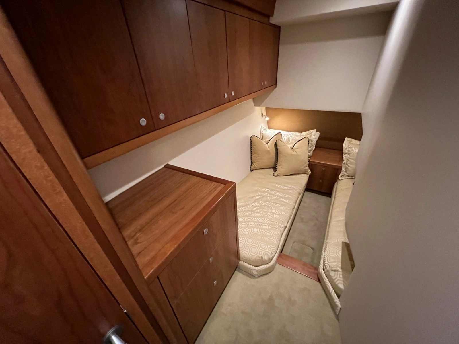 2013 Hatteras GT 54