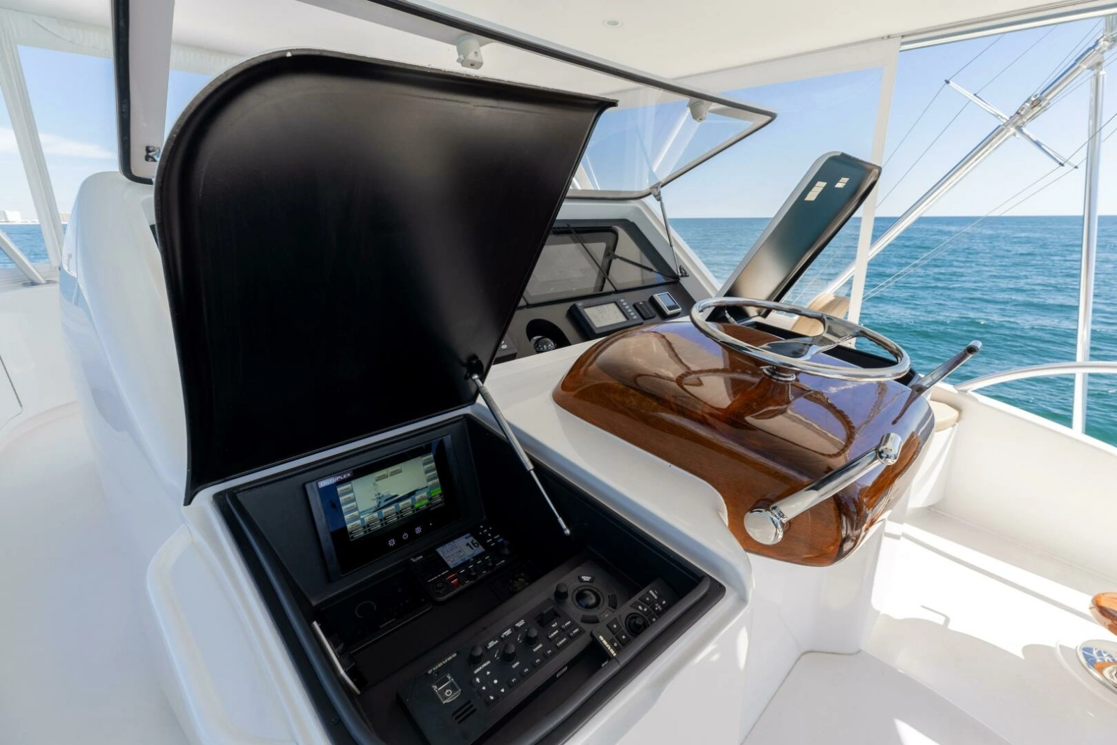 2013 Viking 76 Convertible photo 54