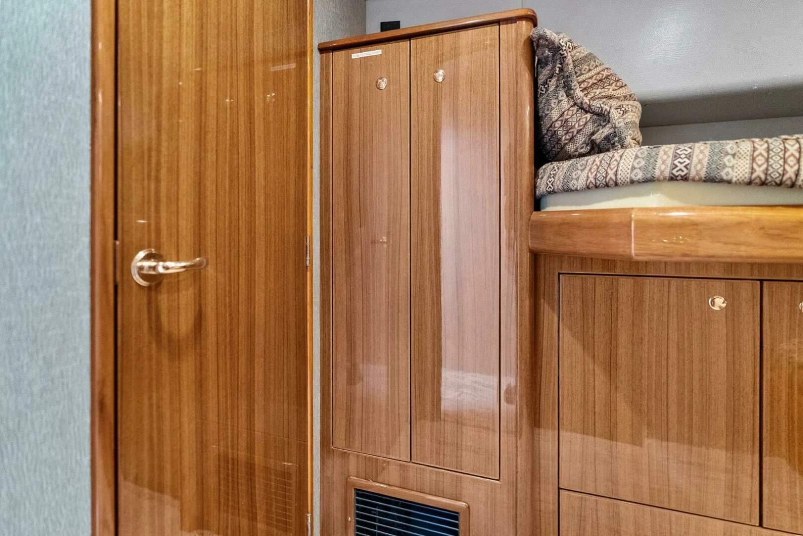 2006 Viking 61 Convertible KNOT ON CALL