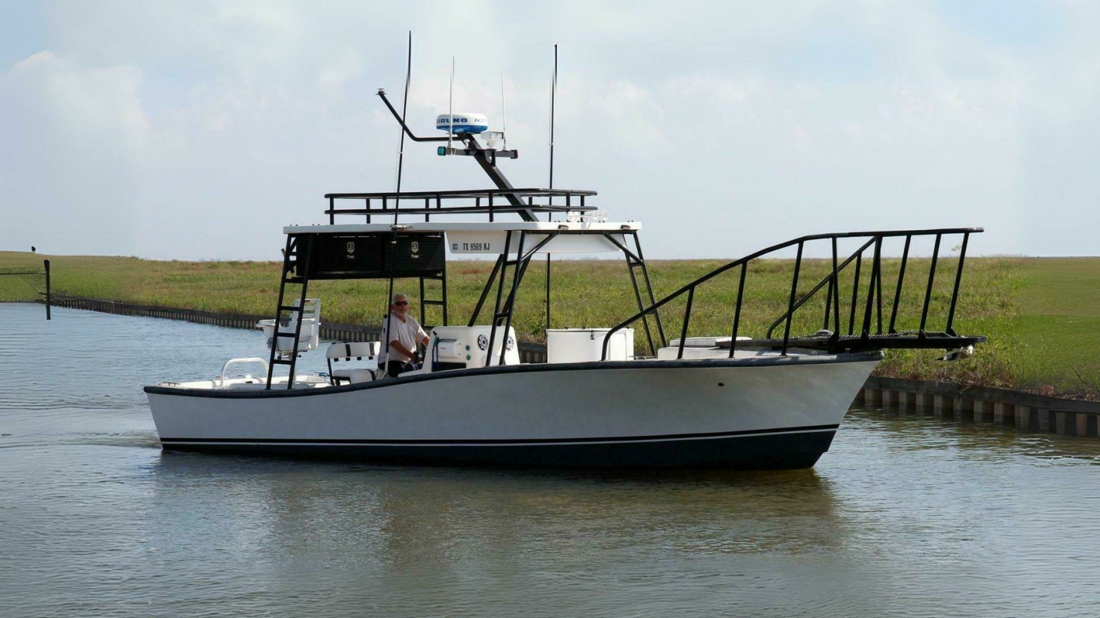 31' 1997 Custom 31 Center Console