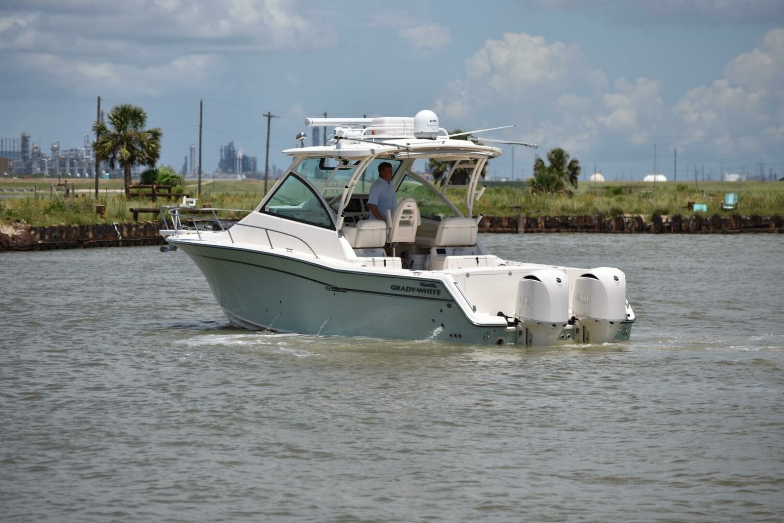 33' 2016 Grady-White 330 Express