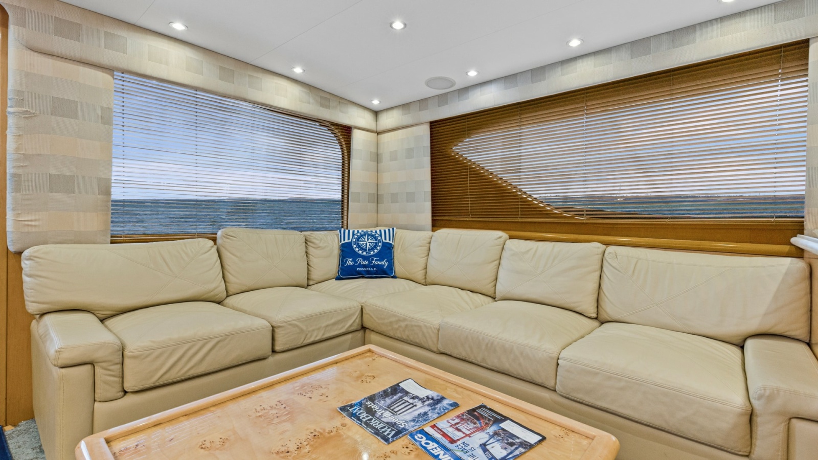 1999 Hatteras 60 Enclosed Bridge Better Days Salon (4)