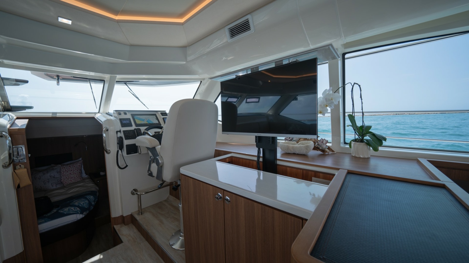 Main Helm and Interior Lounge Area