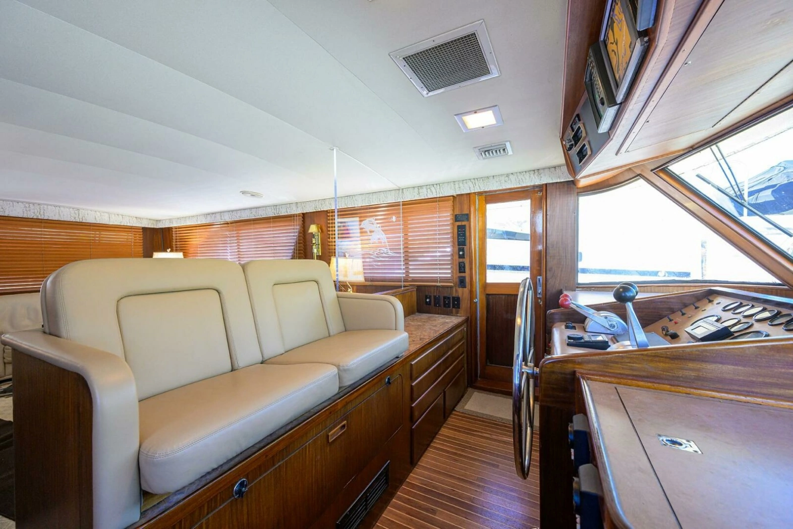 Hatteras 63 - Phantom - Lower Helm