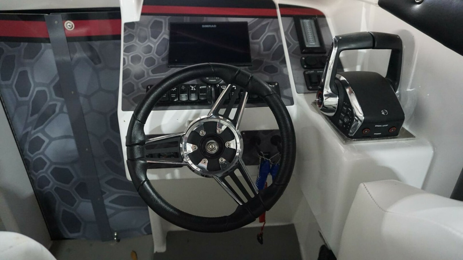32' 1998 Active Thunder 32 CC
