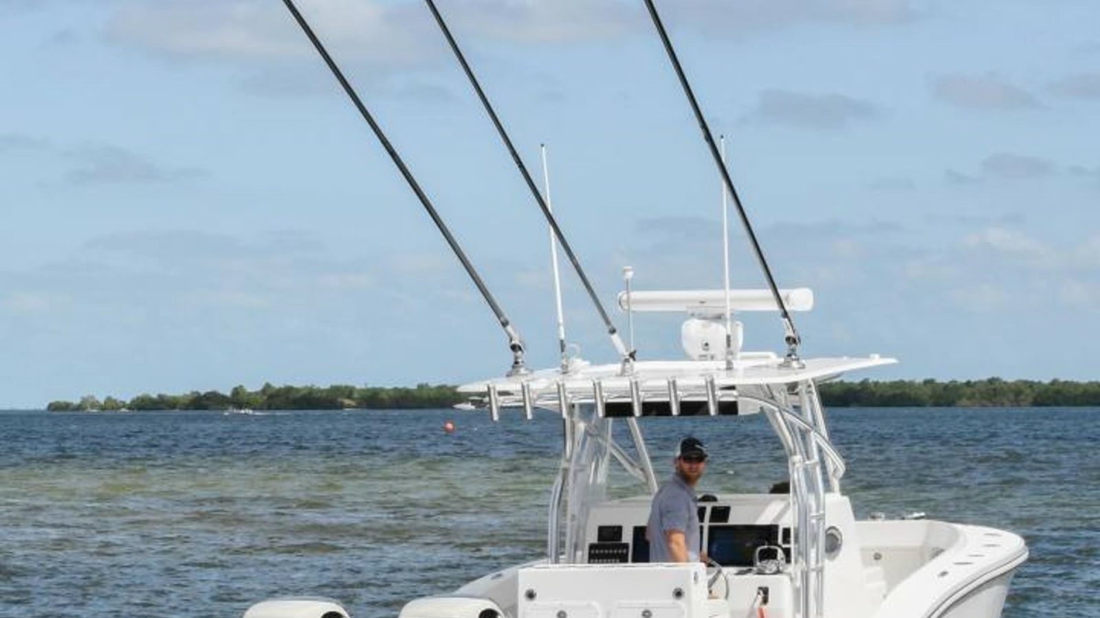 33' 2019 Ocean Master 336 Center Console