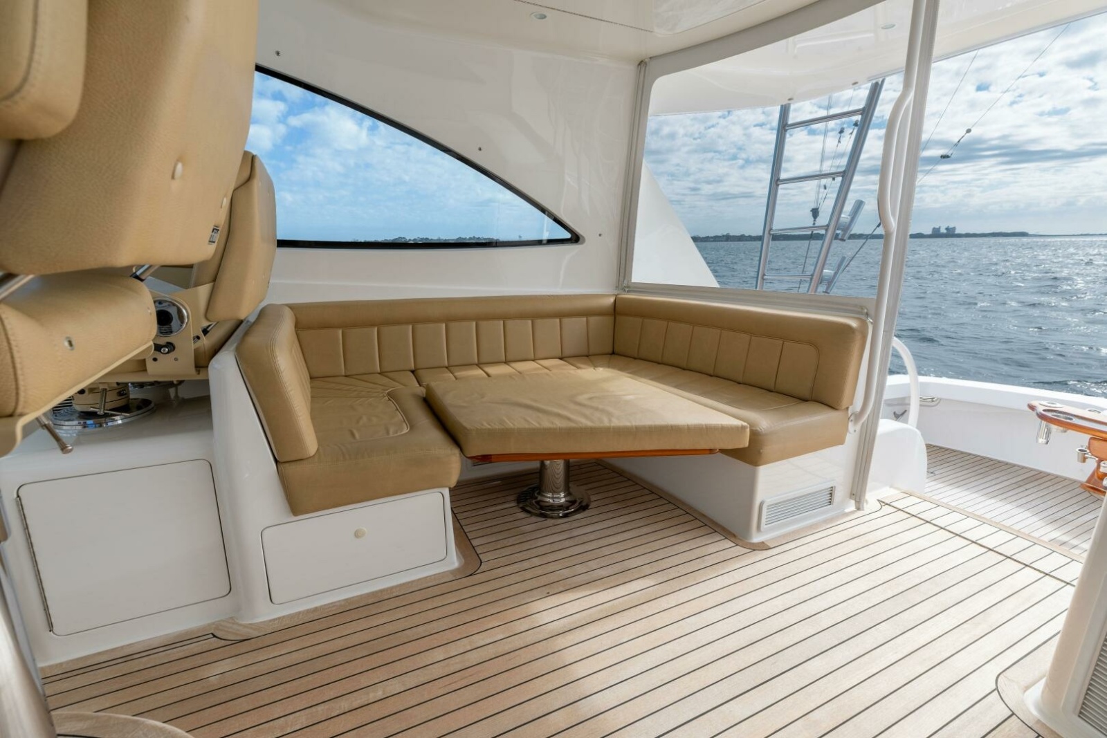 52' 2015 Viking 52 Sport Tower