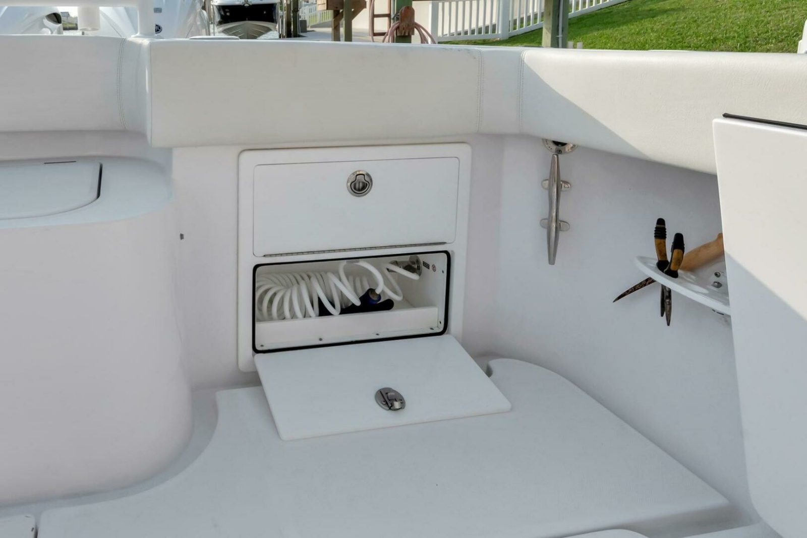 43' 2023 Jupiter 43 Center Console