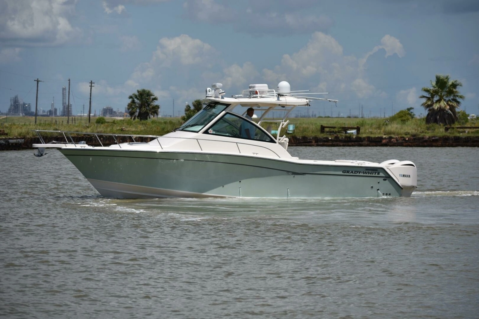 2016 Grady-White 330 Express 