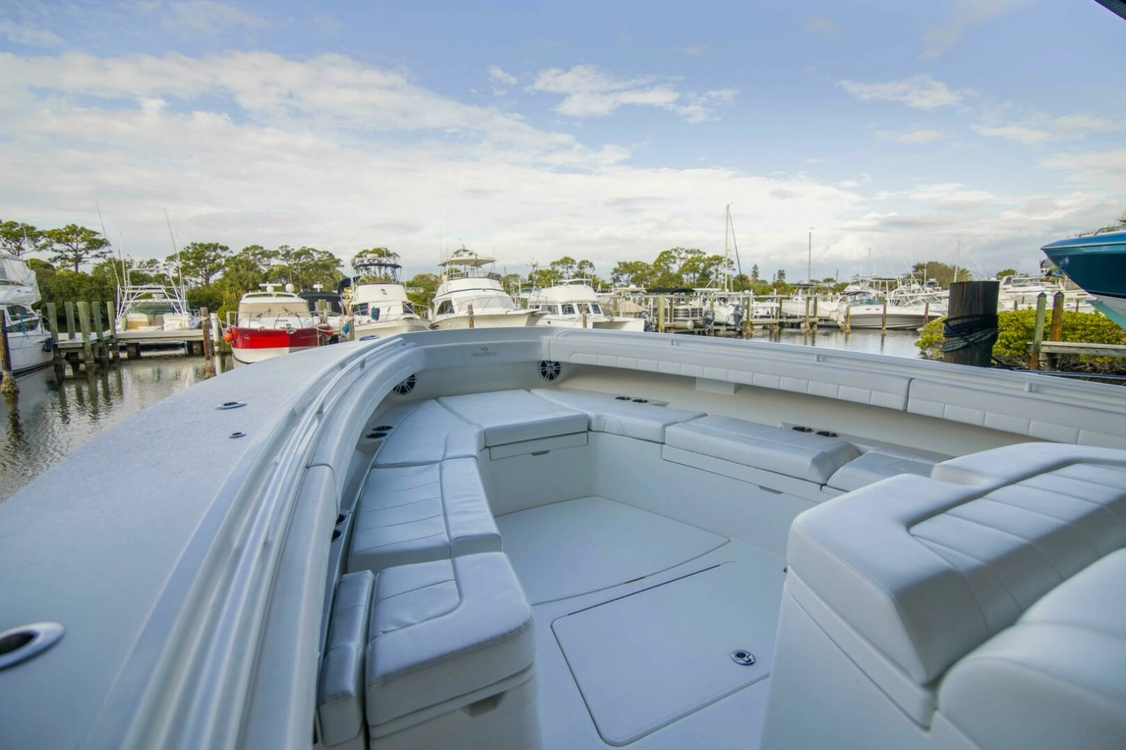 Regulator 41 - Miss Megan - Bow, Forward Seating
