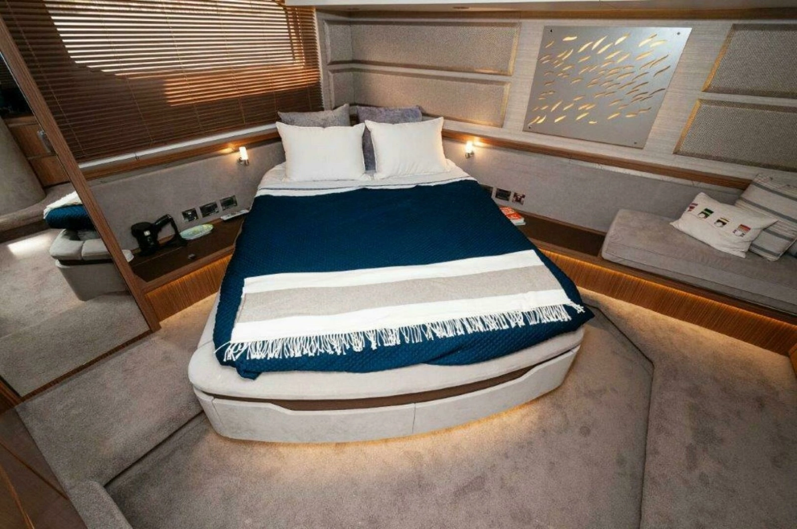 2018 Sea Ray L550 Flybridge photo 16