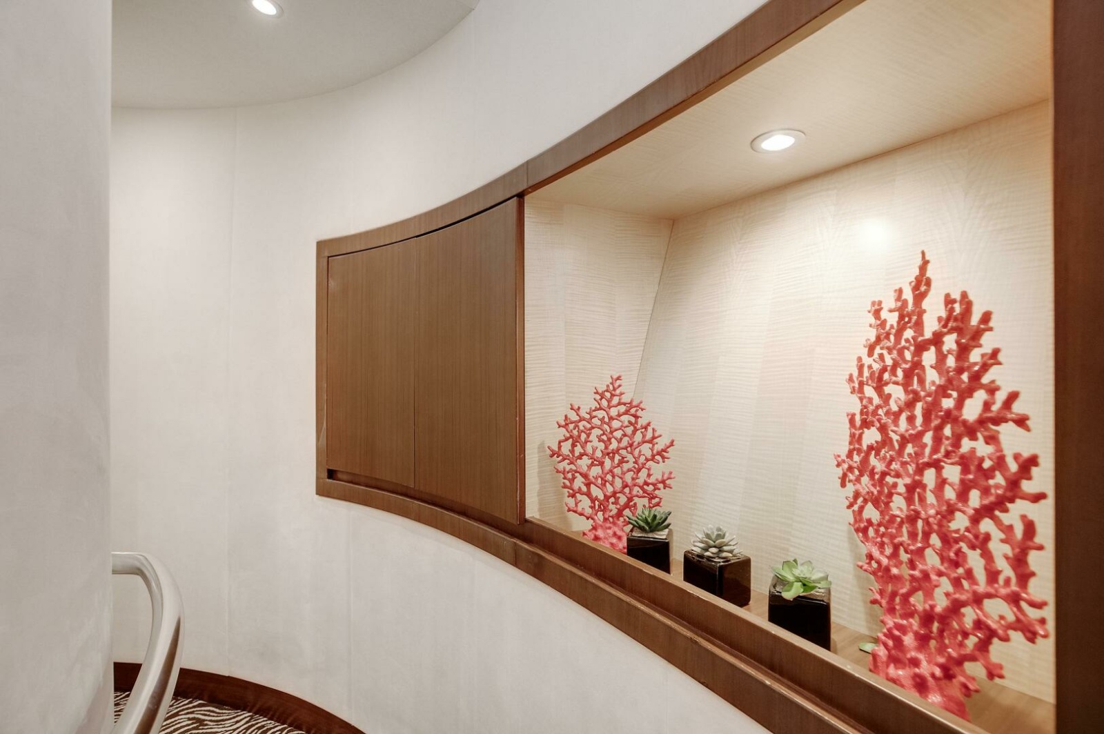 Ocean Yachts 64 - Love Boat - Companionway