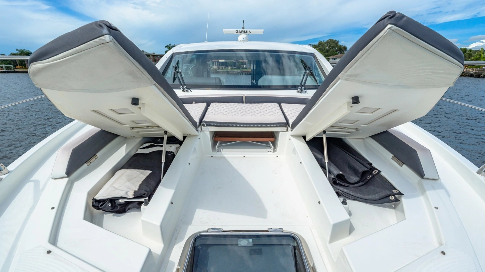 Foredeck with Sunpad Storage