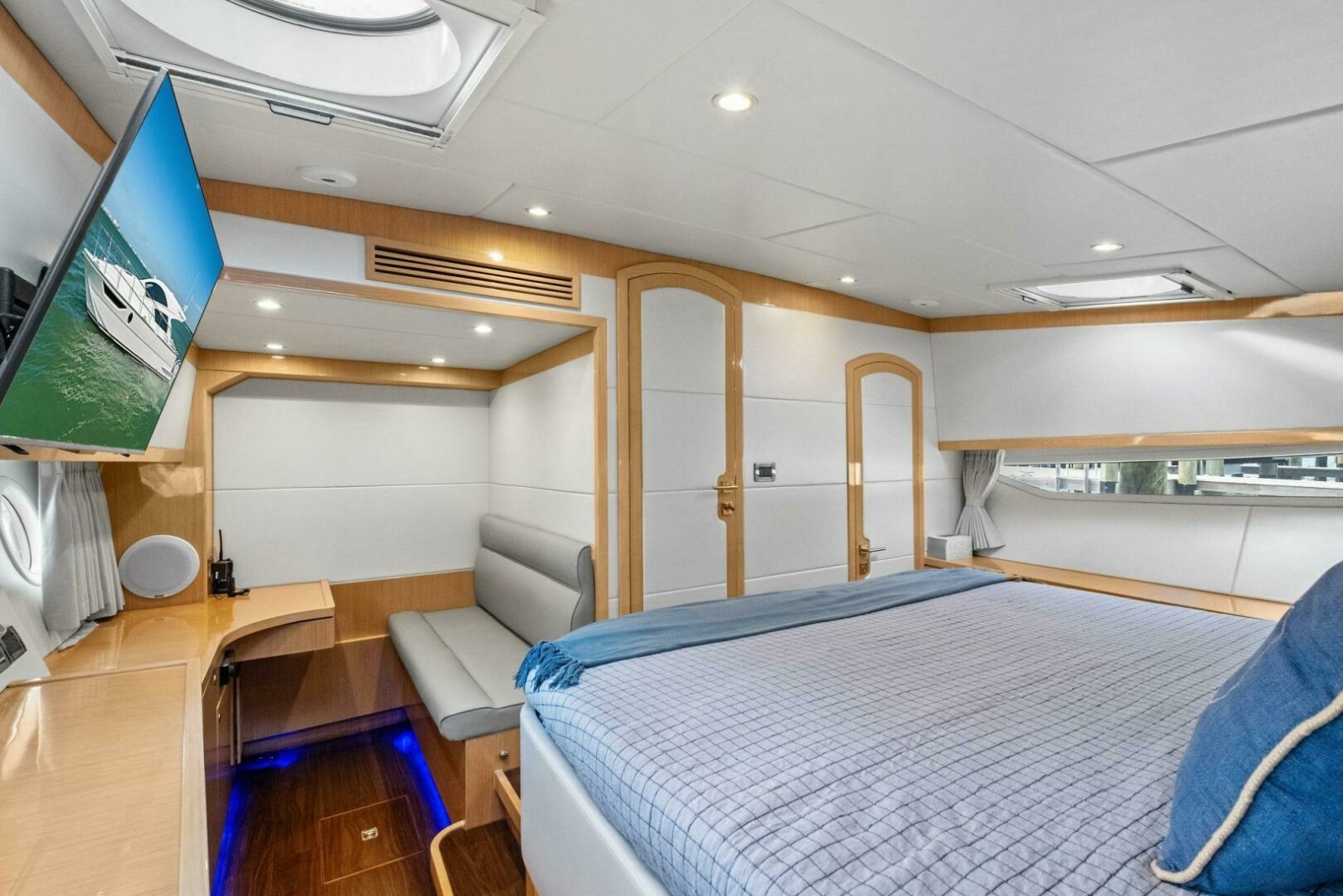 47' 2018 Mares 47 Outboard Express Catamaran