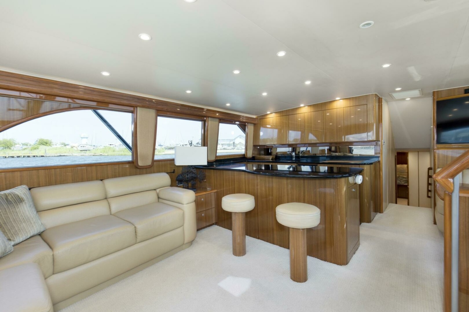 64' 2007 Viking 64 Enclosed Bridge