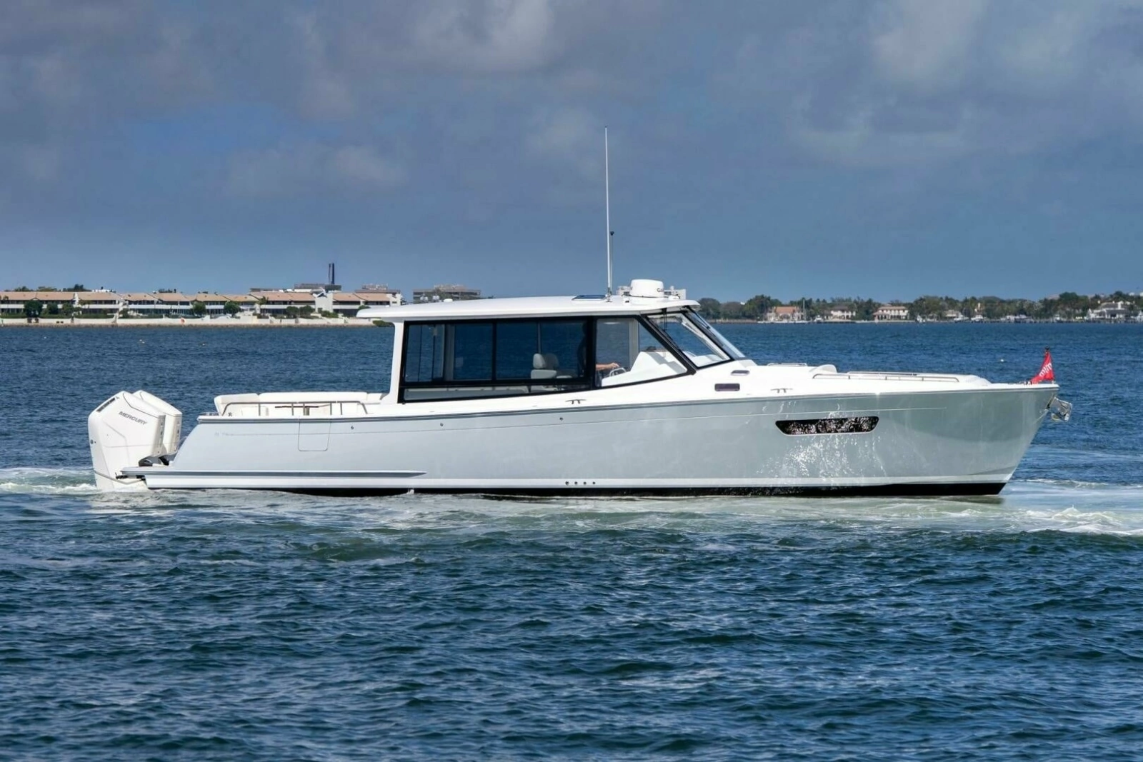 MJM 47X 47-003 - Exterior